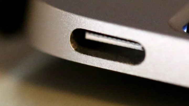 כיצד לפתור בעיה של יציאת  USB-C לא מגיבה ב- MacBook שלך
